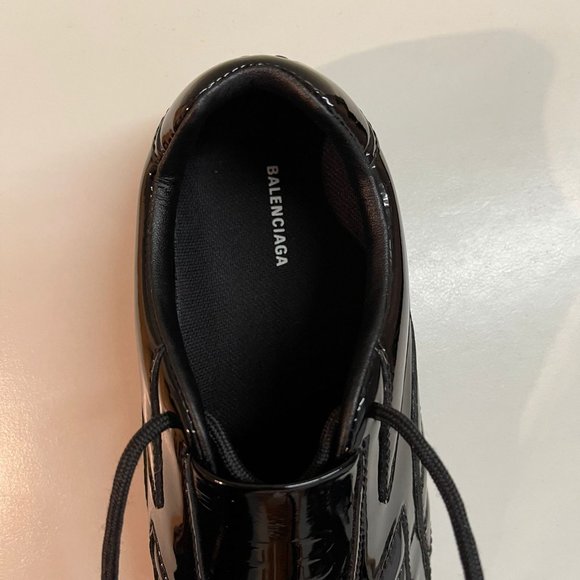 Shoes - Picture 2 of 8